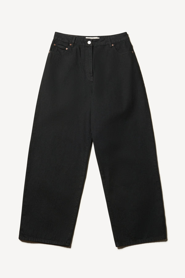 Flat front of Kloke straight-leg jeans in black Japanese denim, featuring a mid-rise waist and relaxed silhouette