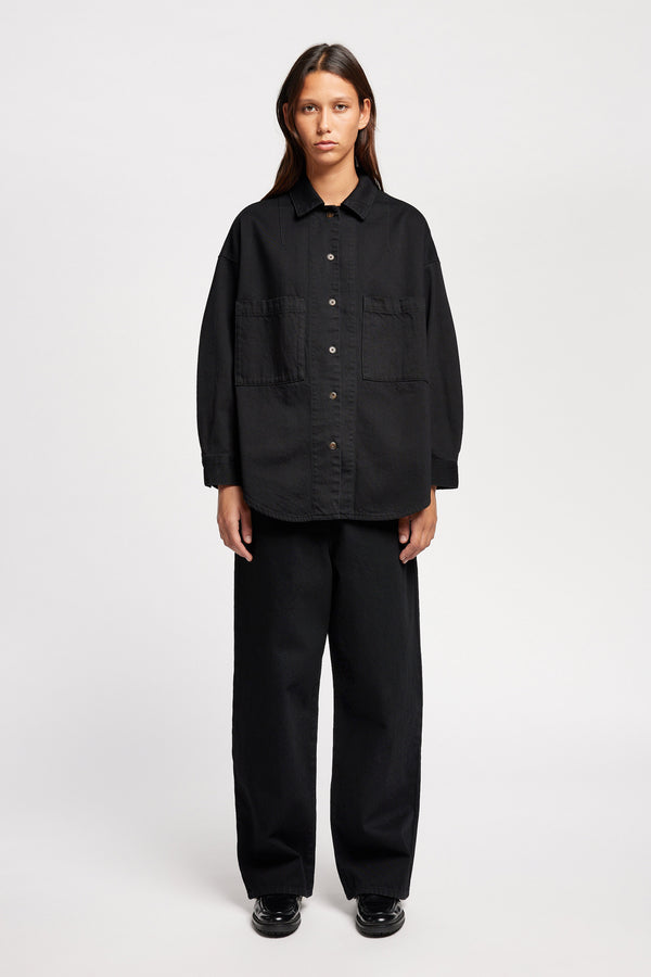 Front view of Model wearing Kloke straight-leg jeans in black Japanese denim, featuring a mid-rise waist and relaxed silhouette