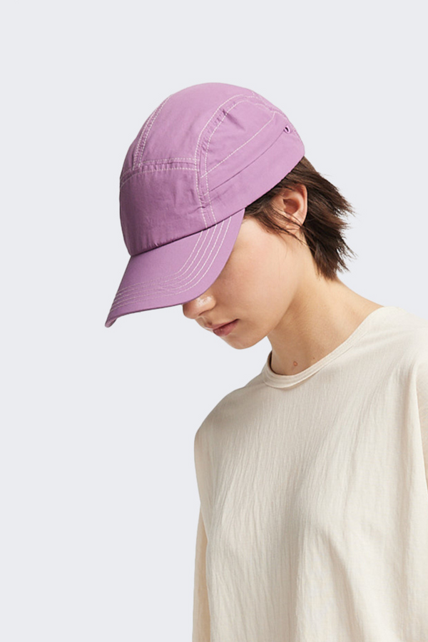 Women Zip cap in purple 