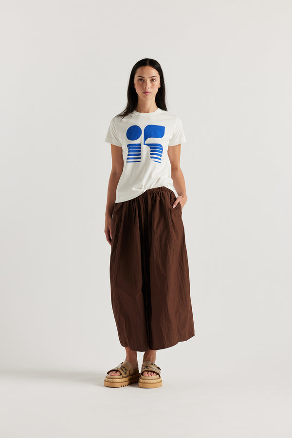 Front view of model in the KLOKE Alt K Tee in organic cotton jersey with placement print.