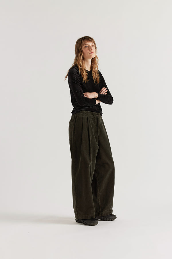 Front of the Course Top in Black. Slim fit Japanese velour tricot. 