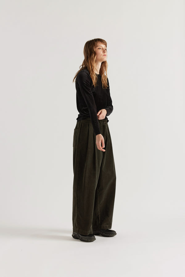 Front of the Course Top in Black. Slim fit Japanese velour tricot. 