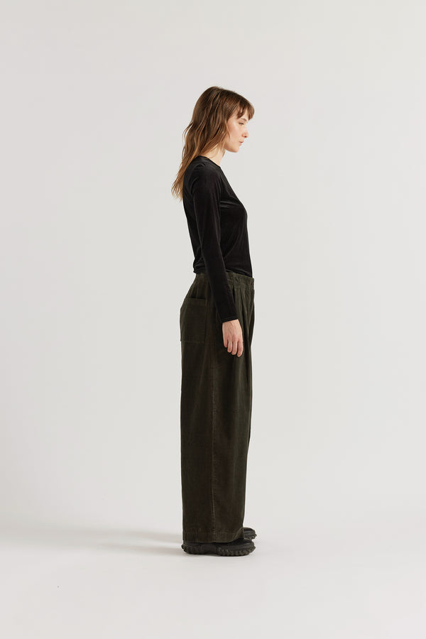 Side view of the Course Top in Black. Clean silhouette in stretch velour tricot.
