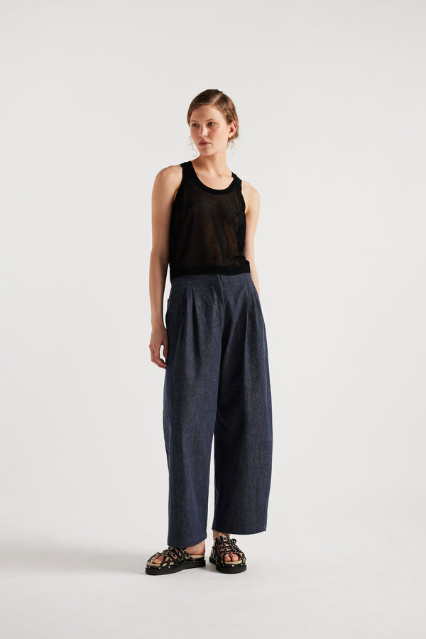 KLOKE Direct Sheer Tank in black, front view