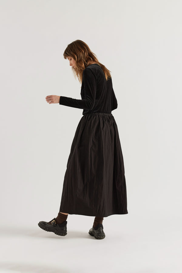 Poise Skirt Black