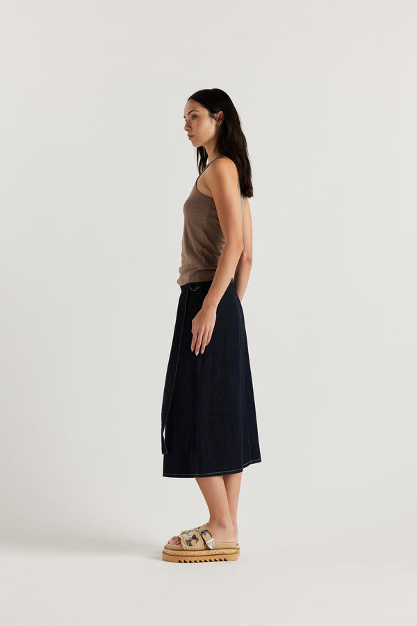 Side of Model wearing the Wing tank in fawn jersey. A slim-fit cotton jersey tank with a slight racer neckline. A clean, minimal silhouette